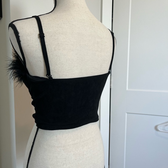 NWOT Klassy Network/Large/Cropped Feather top with built in bra - Picture 5 of 6